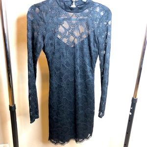 Bebe Black lace long sleeve lined dress sz small